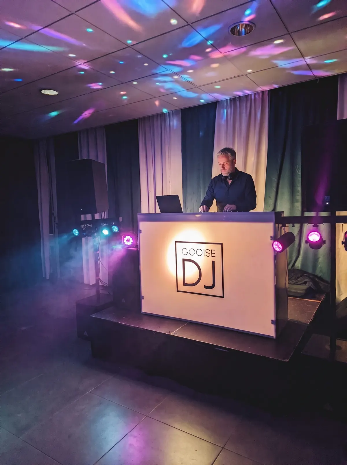 Volledige Gooise DJ-booth met lichtshow